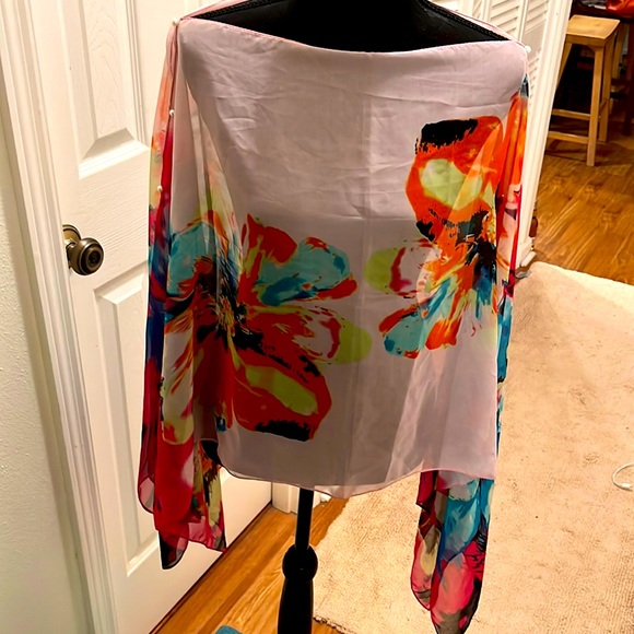 Chiffon flowered boatneck poncho - Picture 1 of 6